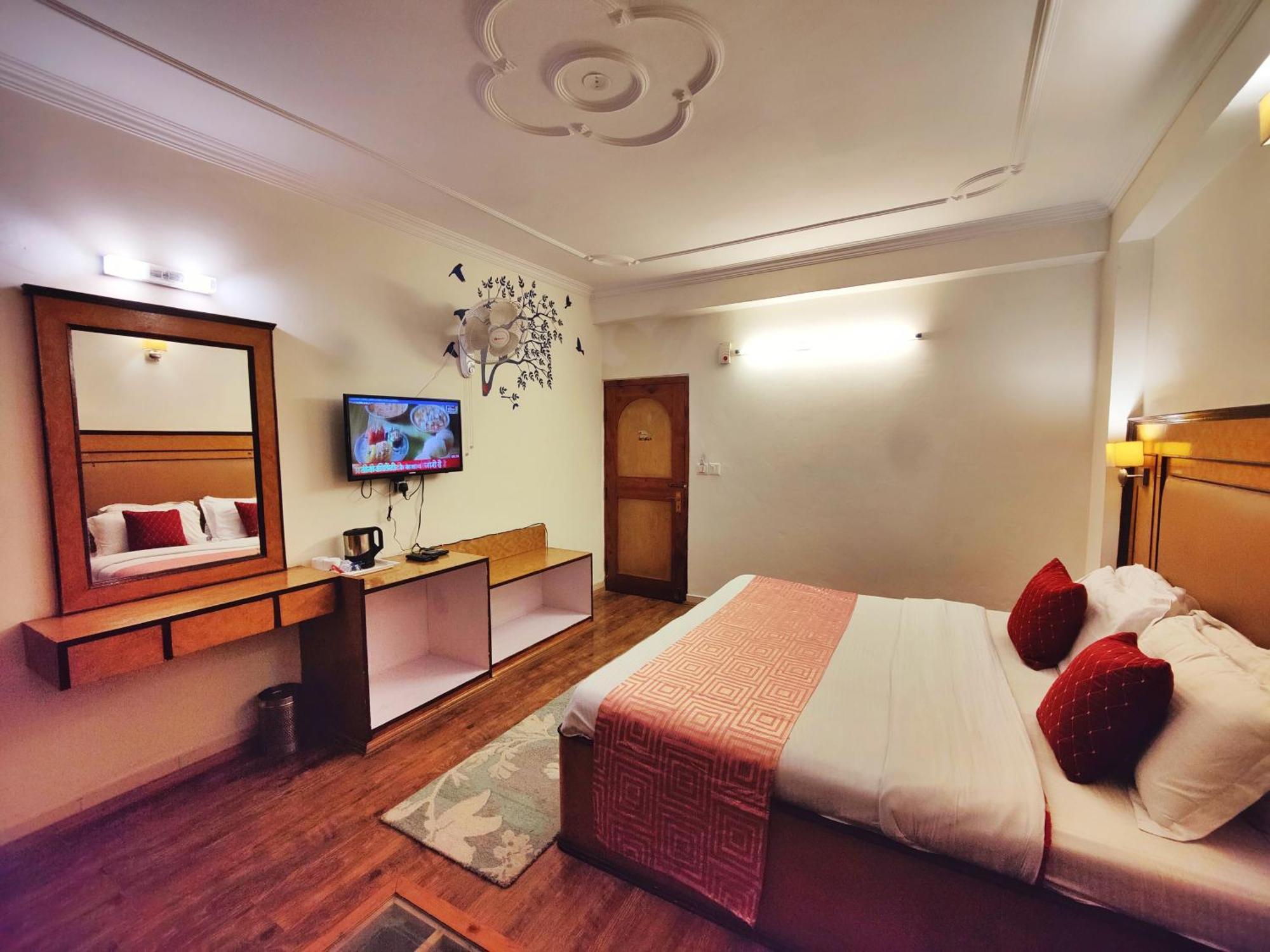 Surya International Hotel Manali Near Mall Road Kültér fotó