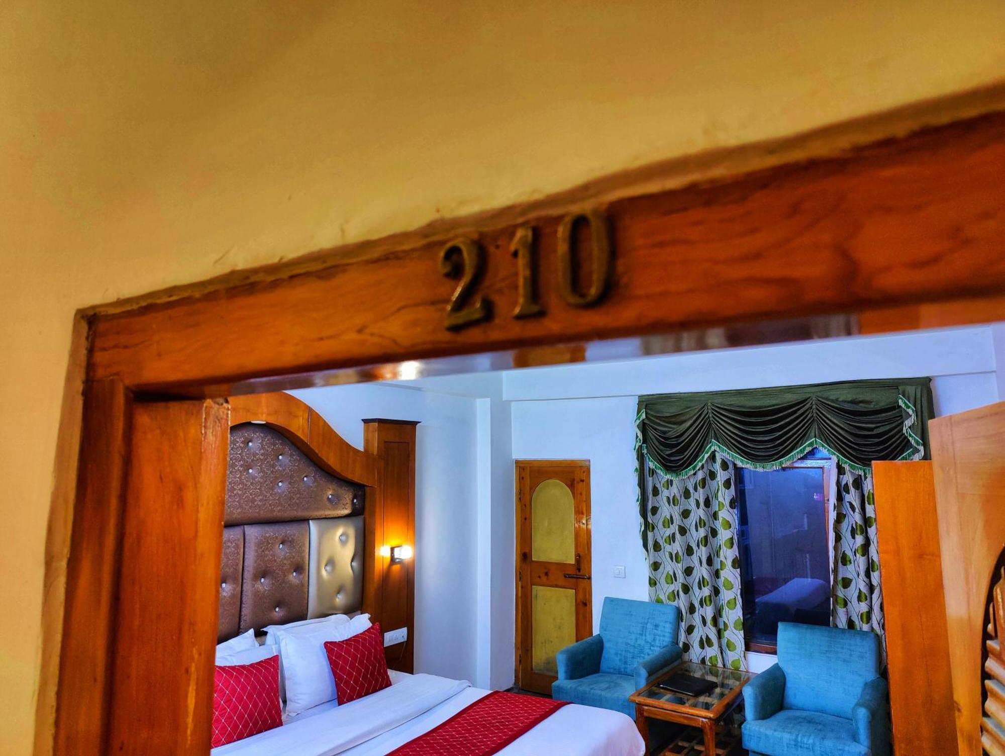 Surya International Hotel Manali Near Mall Road Kültér fotó