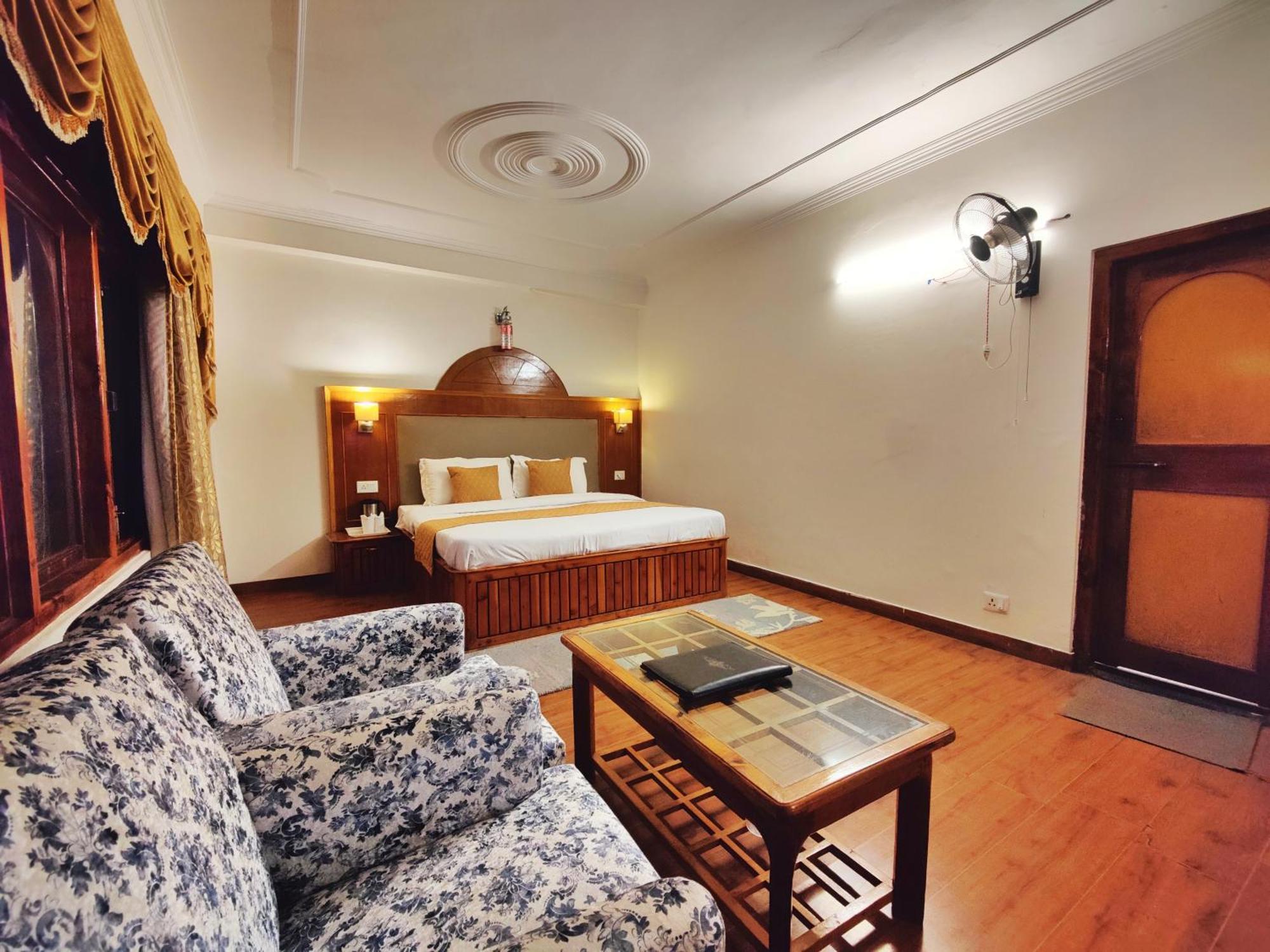 Surya International Hotel Manali Near Mall Road Kültér fotó
