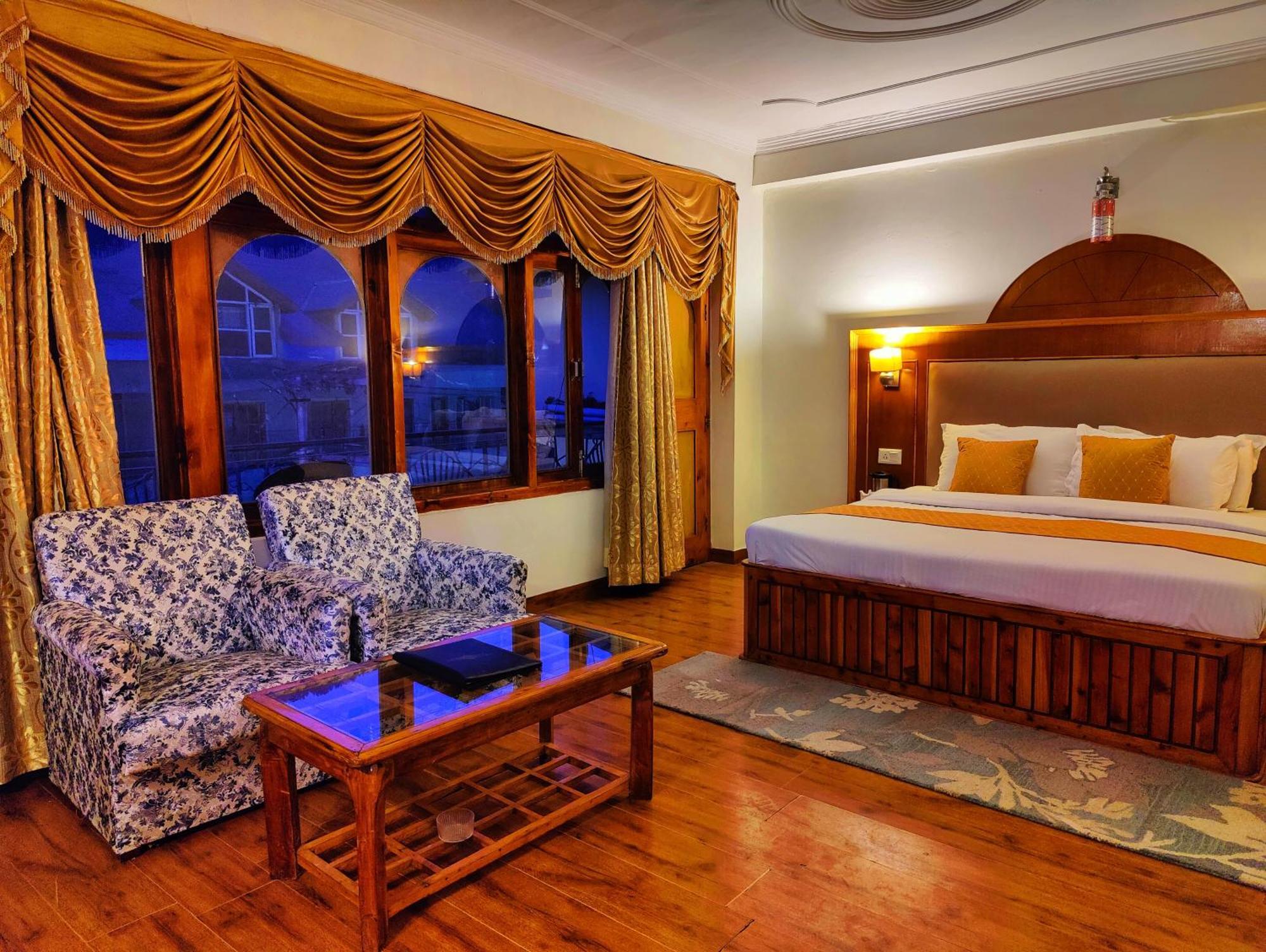 Surya International Hotel Manali Near Mall Road Kültér fotó