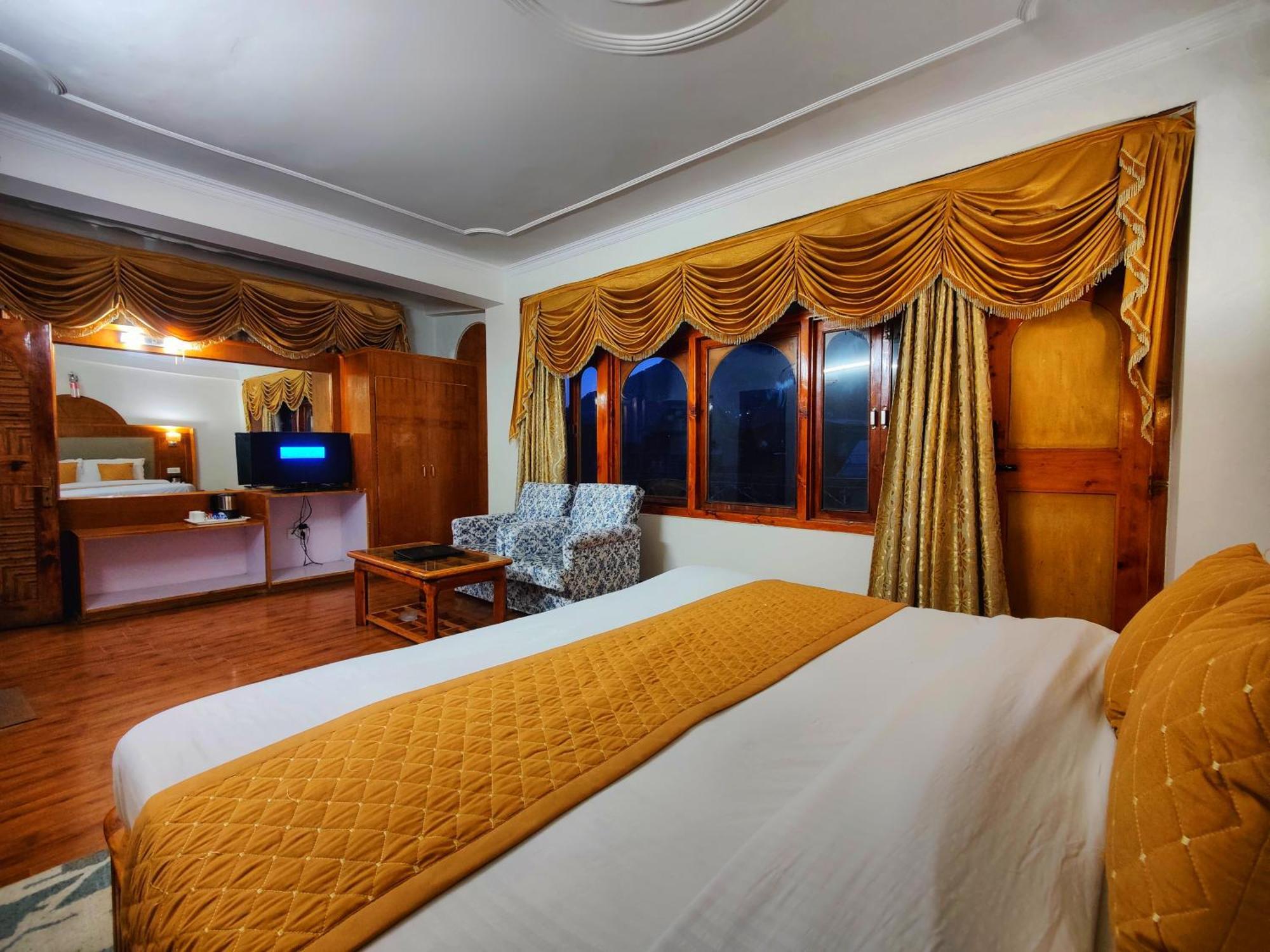 Surya International Hotel Manali Near Mall Road Kültér fotó