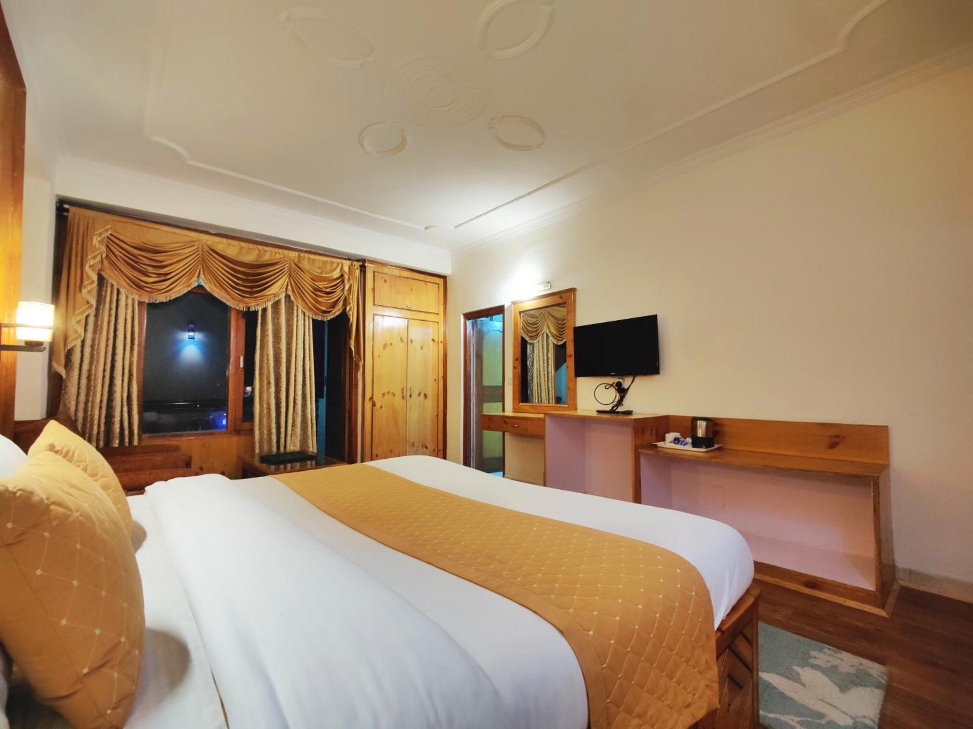 Surya International Hotel Manali Near Mall Road Kültér fotó