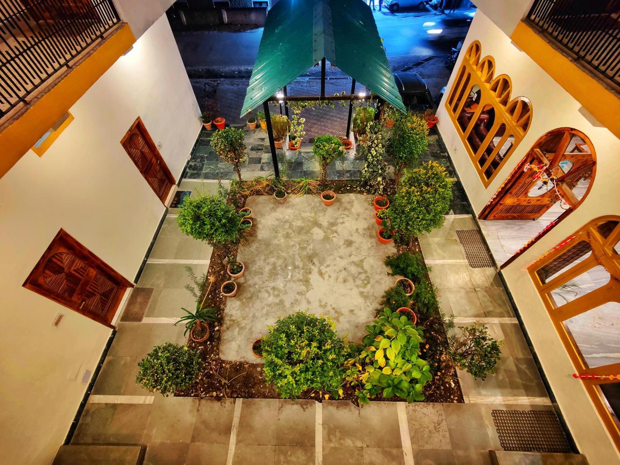 Surya International Hotel Manali Near Mall Road Kültér fotó